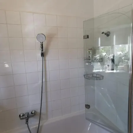 Elegant 2 Bd Apartment
