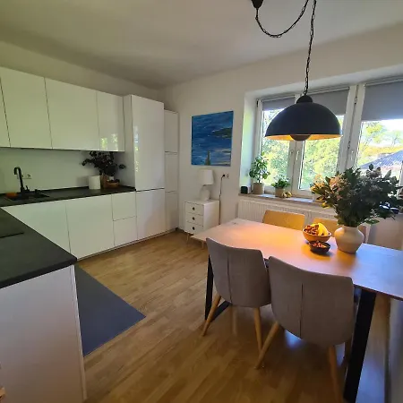 Elegant 2 Bd Apartment *